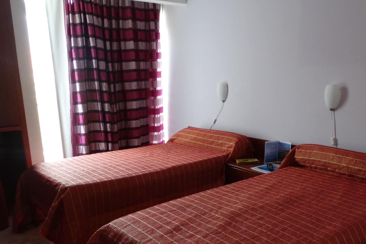 Standard Twin Room, Multiple Beds, Hill View