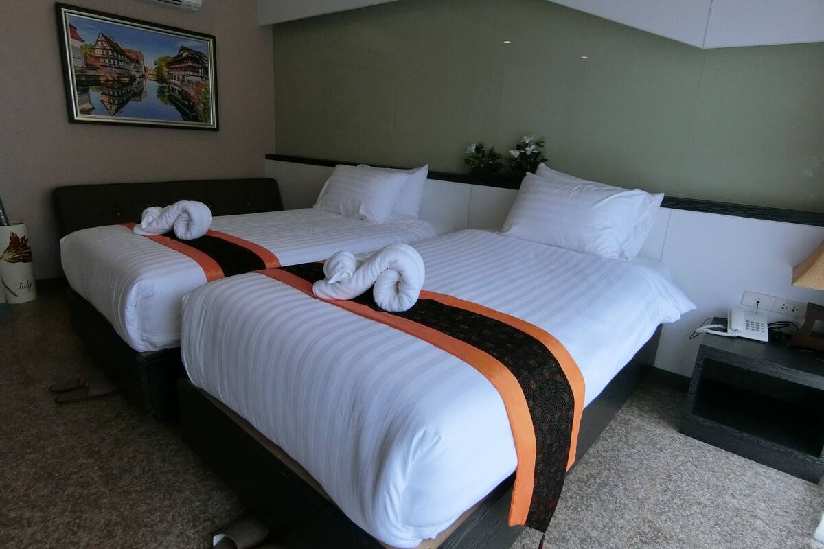 Superior Twin Room with Pool Access