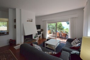 TV - Holiday rental villa with swimming pool in Begur, Sa Tuna (Begur)