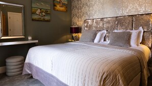 Superior Suite, Ensuite, Courtyard View (Aspen Copse)