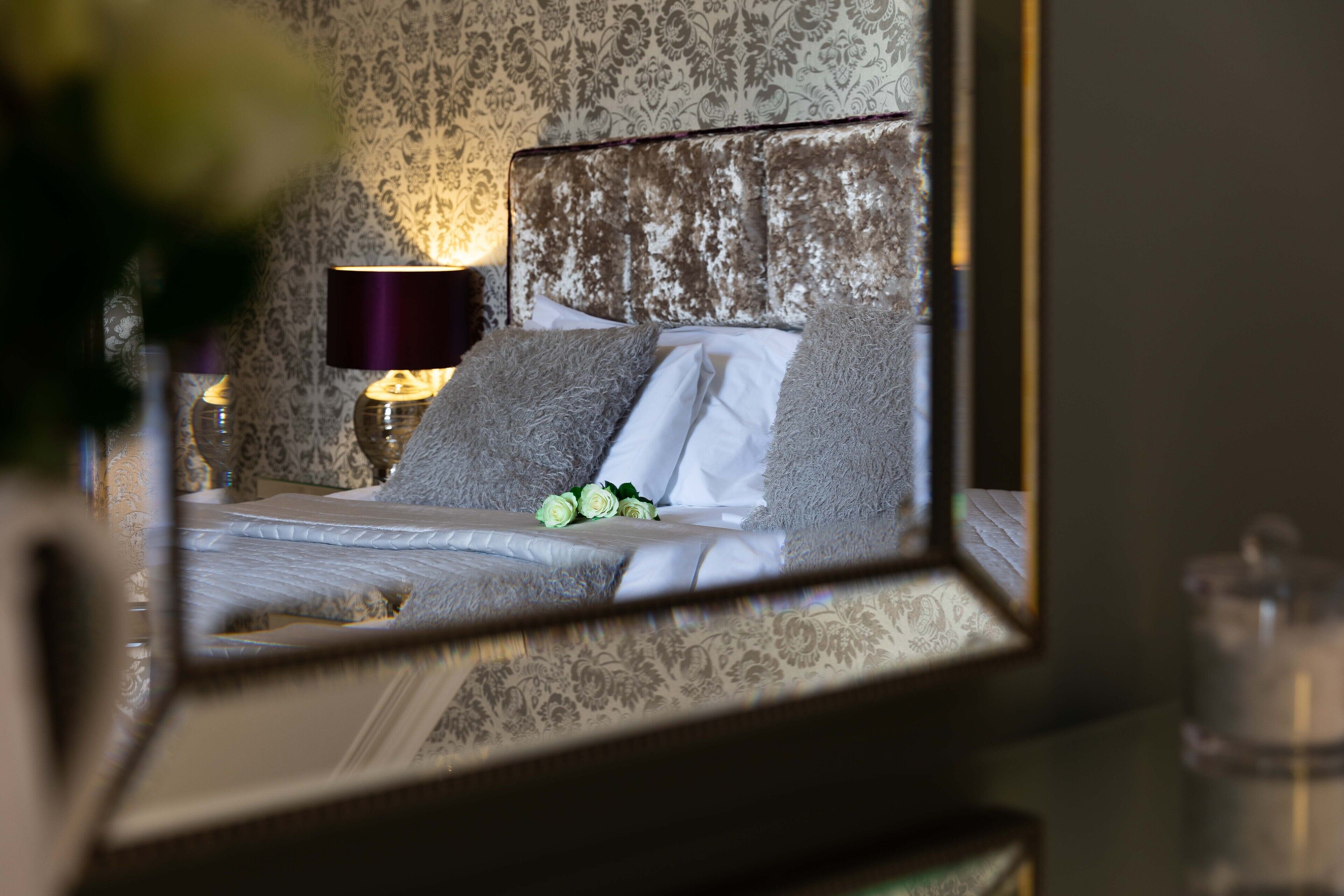 superior suite, ensuite, courtyard view (aspen copse) | interior