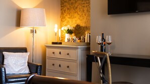 Superior Double Room, Ensuite (Hawthorne Dell) | Interior - All Seasons Boutique Hotels (Filey)