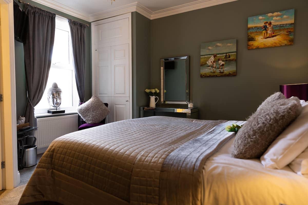 Superior Suite, Ensuite, Courtyard View (Aspen Copse) | Interior