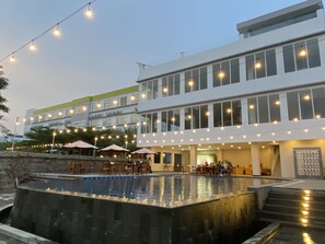 室外游泳池