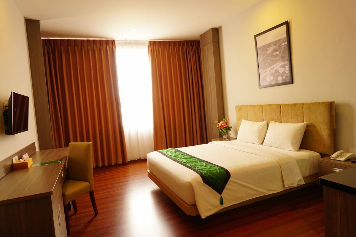 Deluxe Double or Twin Room, Non Smoking | In-room safe, desk, free WiFi
