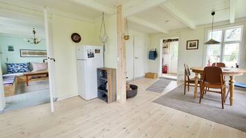 Cabin | Living area | Fireplace