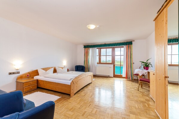 Laptop workspace, free WiFi, bed sheets