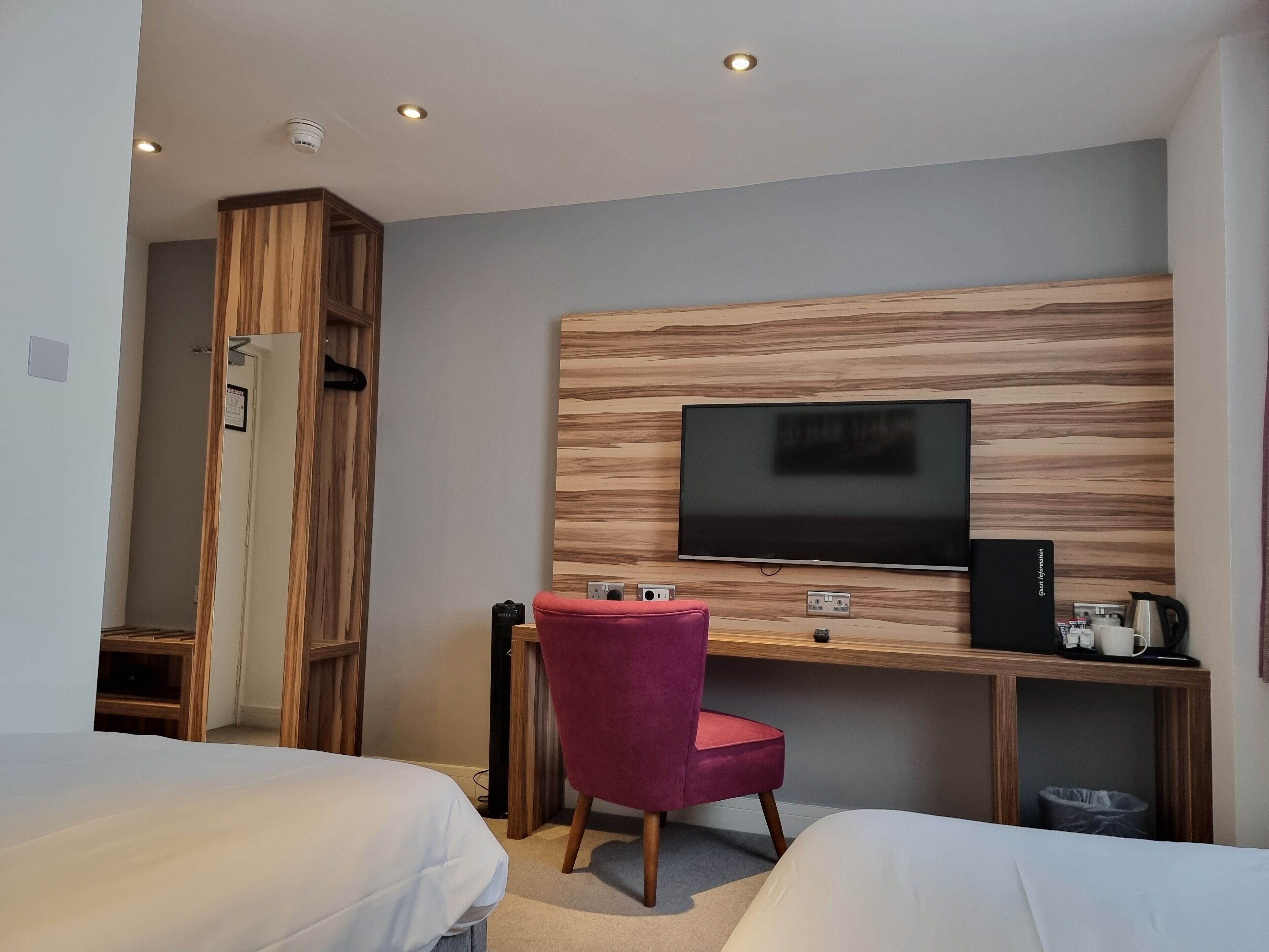 standard twin room, ensuite | room amenity