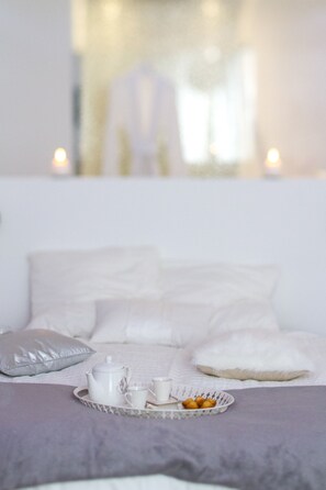Premium bedding, individually decorated, individually furnished - Love Loft (Bordeaux)