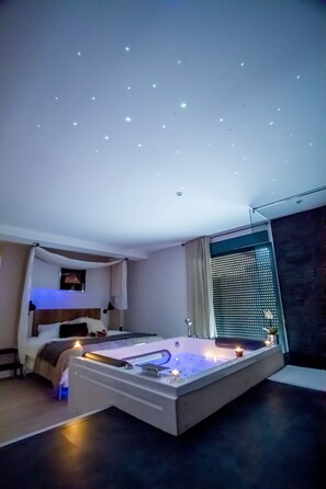 Jetted bathtub - Love Loft (Bordeaux)