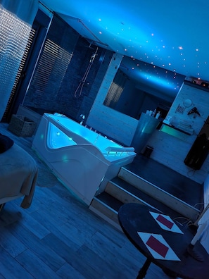 Chambre romantique double (Urban Loft) | Literie de qualité, décor unique, ameublement unique