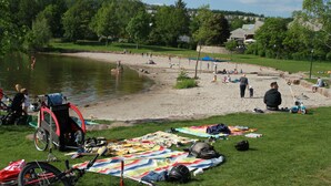 A lakeside park with picnic areas, a wheelchair-accessible stroller, and a bicycle. - House Luise on Bostalsee, apartment 1: panoramic view and large balcony (Saar)