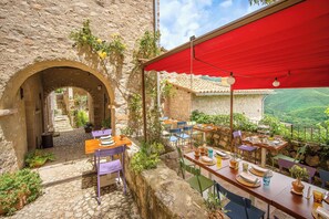 Free daily buffet breakfast  - Castello di Postignano Relais (Sellano)