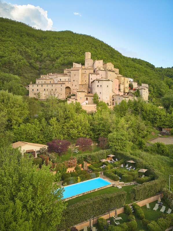 Front of property - Castello di Postignano Relais (Sellano)