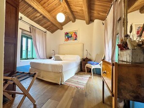 Superior Suite | Minibar, in-room safe, individually decorated, individually furnished - Castello di Postignano Relais (Sellano)