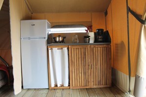 Réfrigérateur grande capacité avec congélateur, four à micro-ondes