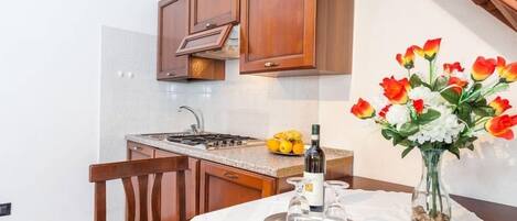 Fridge, coffee/tea maker, cookware/dishes/utensils, dining tables