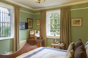 Pride & Prejudice | Egyptian cotton sheets, premium bedding, memory foam beds, desk - Grosvenor Villa (Bath)