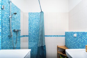 Căn hộ Cao cấp, 1 phòng ngủ, có phòng tắm riêng | Phòng tắm | Đồ dùng nhà tắm miễn phí, máy sấy tóc, khăn tắm, xà phòng 