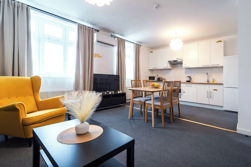 Little Tom Apartments