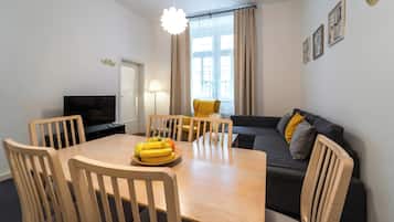 Luxury Apartment, 3 Bedrooms, Ensuite | In-room safe, desk, blackout drapes, soundproofing