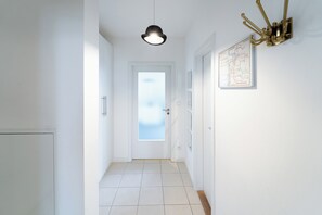 Apartamento superluxo, 1 quarto, ar-condicionado | Cofres nos quartos, escrivaninha, cortinas blackout