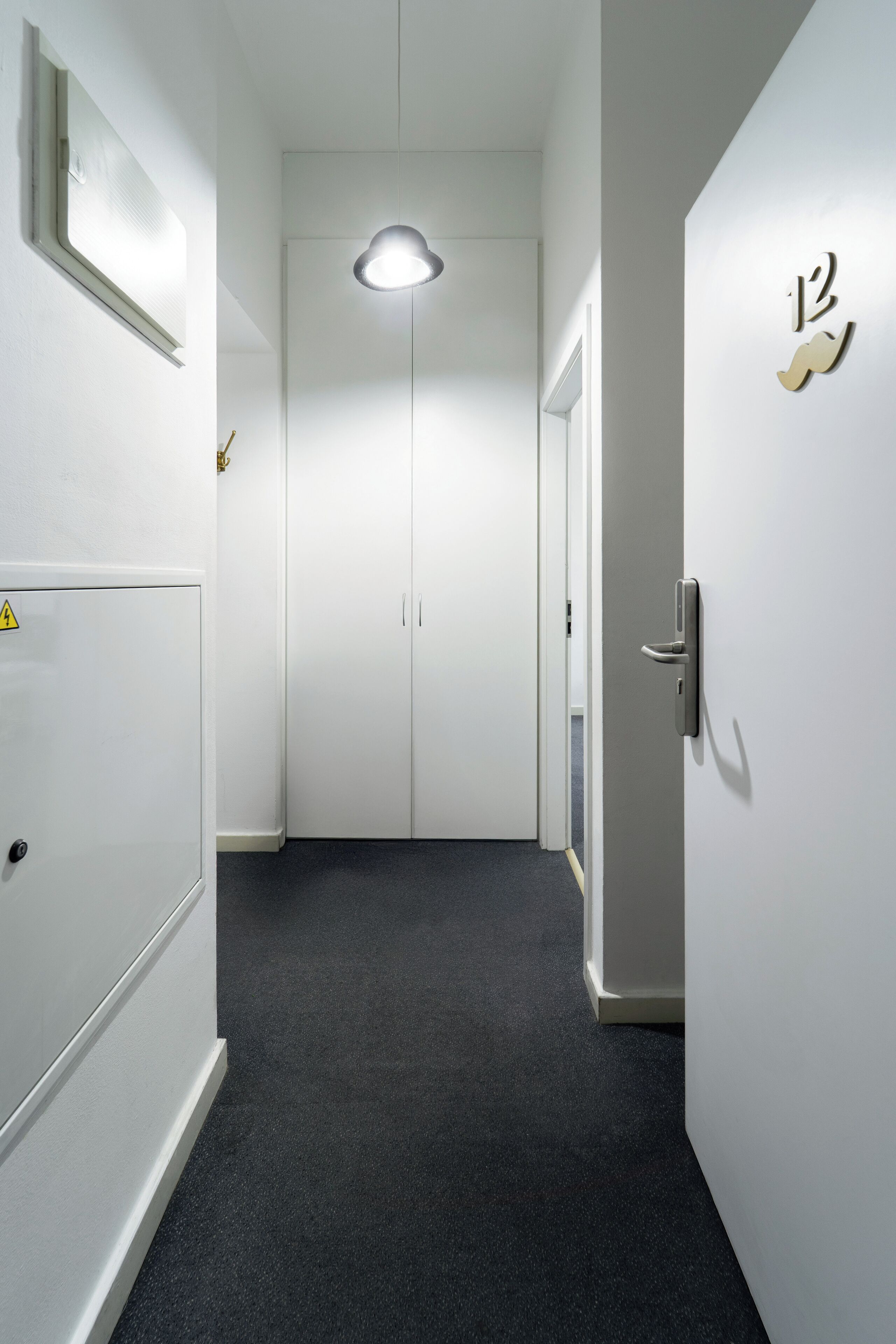 Luksus-lejlighed - 3 soveværelser - eget badeværelse | Pengeskab på værelset, skrivebord, mørklægningsgardiner, lydisolering