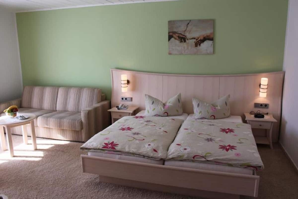 Down duvets, individually furnished, free WiFi, bed sheets