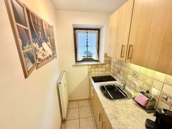 Fridge, microwave, stovetop, coffee/tea maker