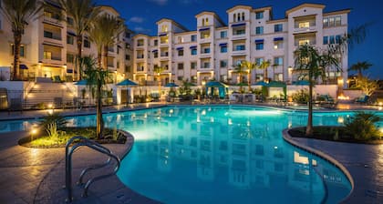 Resort Condo in Desirable Chandler. Tons of Amenities. Walk to Everything! 30 Night Min!