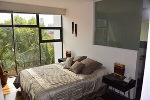 2 chambres, bureau, fer et planche Ă repasser, accĂšs Internet
