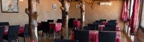 Breakfast, lunch served; local and international cuisine, sea views