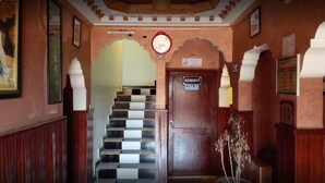 Gambar tidak terklasifikasi, 2 dari 15, tombol