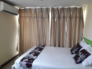 Standard Double Room | In-room safe, blackout drapes, rollaway beds, free WiFi - Joy House (Pattaya)