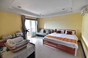 Superior Double Room | In-room safe, blackout drapes, rollaway beds, free WiFi - Joy House (Pattaya)