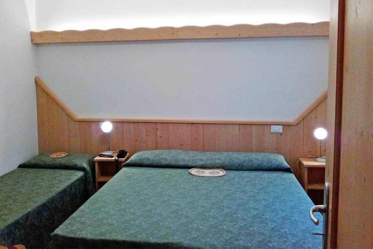 In-room safe, bed sheets