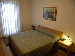 Double or Twin Room | In-room safe, bed sheets - Hotel Des Alpes (Folgaria)