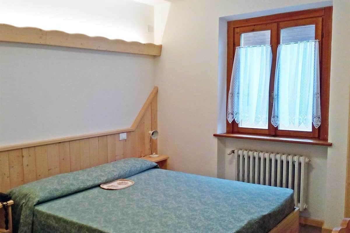 In-room safe, bed sheets