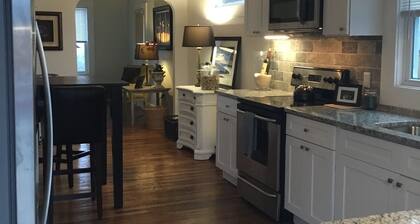 3 BR fully renovated 3 miles to Main St….contact JW for discount extended stays.