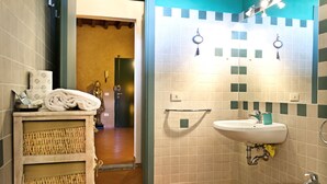 Appartement, 2 slaapkamers, niet-roken | Badkamer | Een douche, een regendouche, gratis toiletartikelen, een bidet