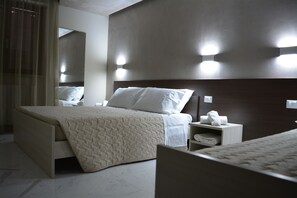 Minibar, meja kerja, Wi-Fi gratis, dan seprai linen
