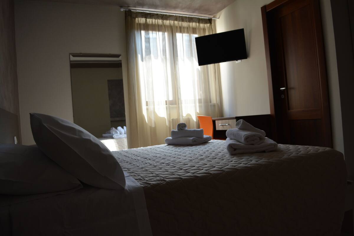 Minibar, desk, free WiFi, bed sheets