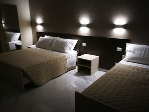 Minibar, desk, free WiFi, bed sheets - B&B Le Mura (Lecce)