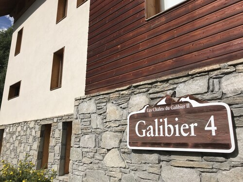 Confortable"5 personnes" proche piste et école de ski. Parking souterrain offert