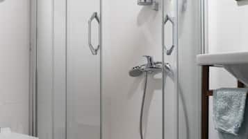 Standard Room | Bathroom shower