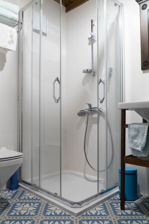 Standard Room | Bathroom shower - Villa Neva Hotel (Bolu)