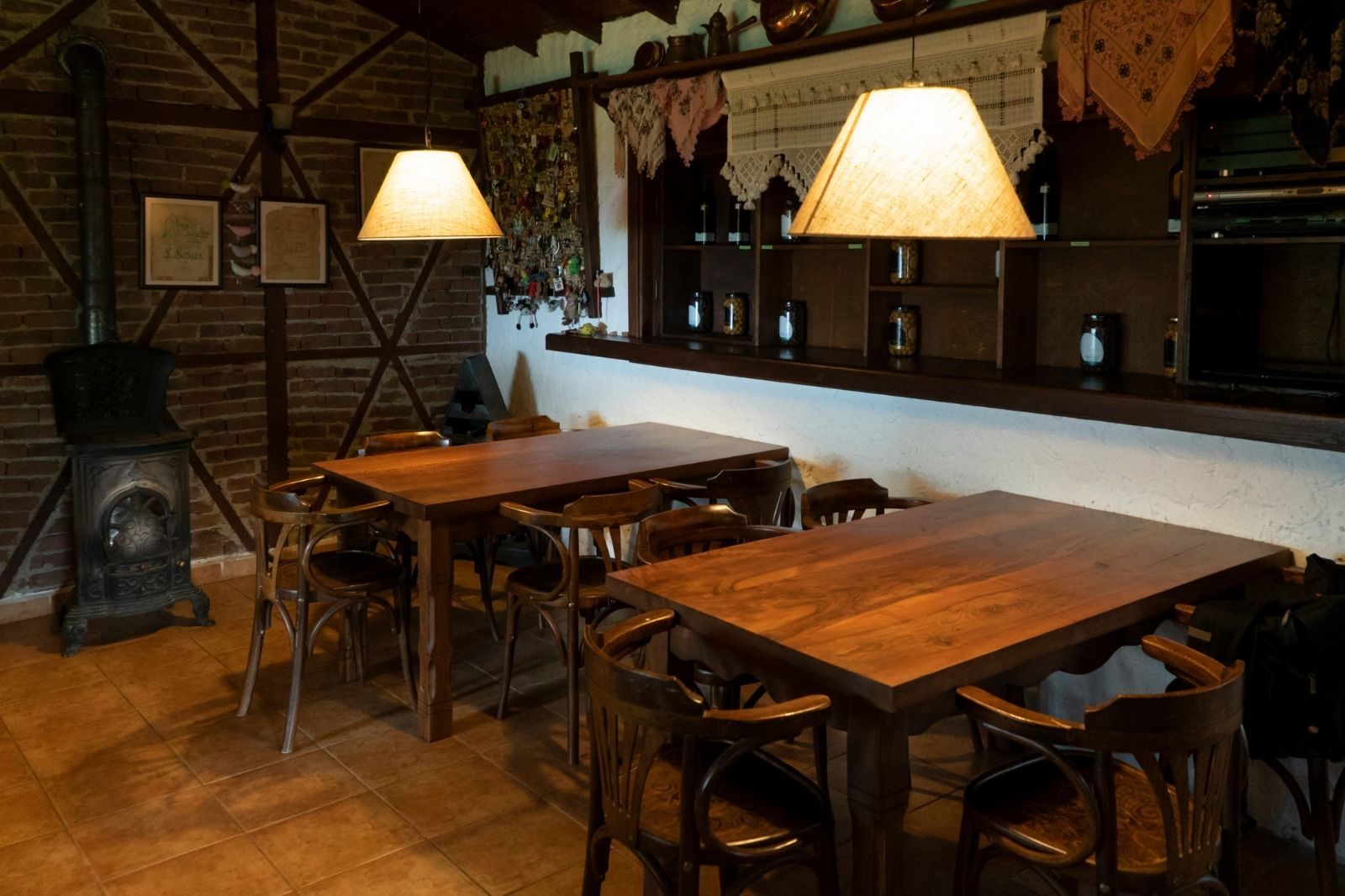 breakfast, lunch and dinner served