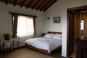 Habitación estándar | Decoración individual, tabla de planchar con plancha, wifi gratis