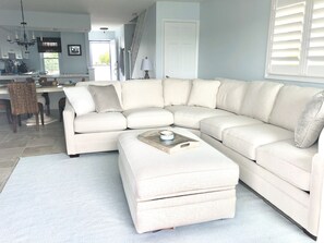 Smart-TV, Kamin, Bücher
