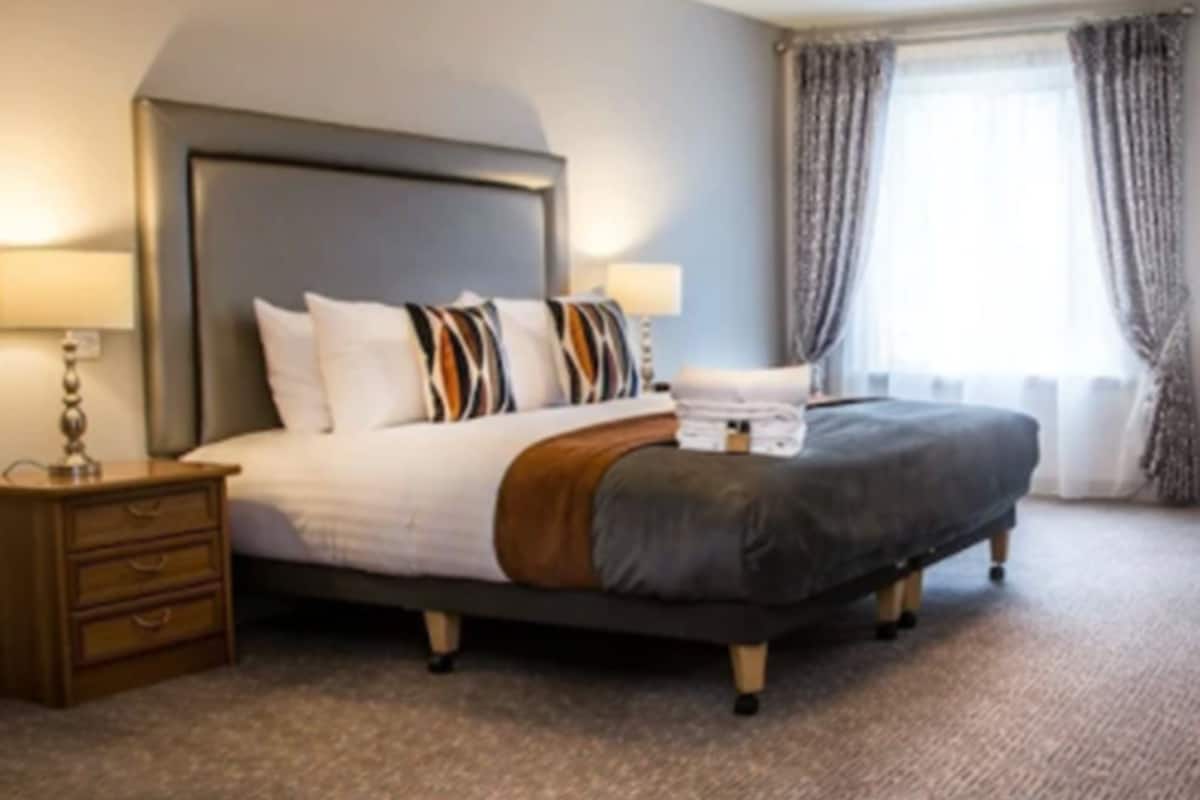 premium bedding, select comfort beds, in-room safe